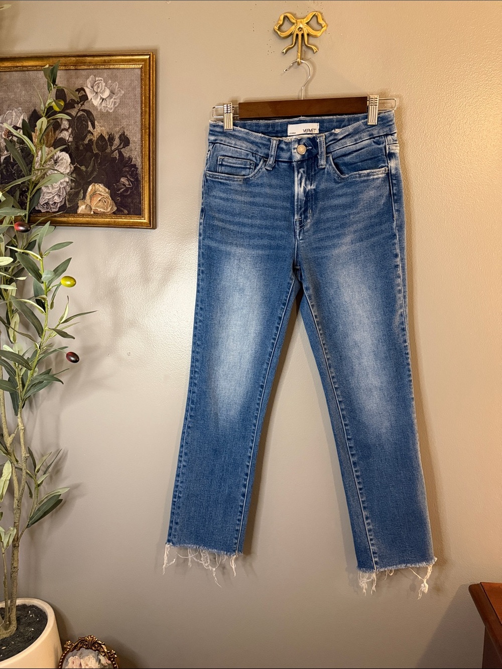 VERVET Size 26 Crop Slim Straight Jeans Raw Hem Medium Wash - Picture 2 of 6
